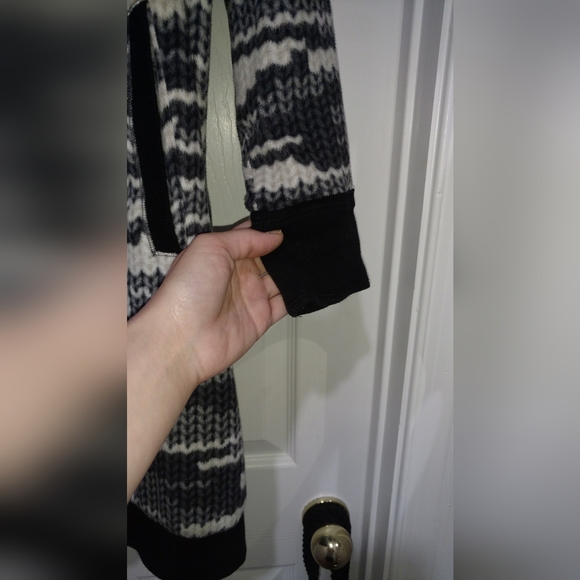 Vera Wang Pullover Sweater - Picture 6 of 8